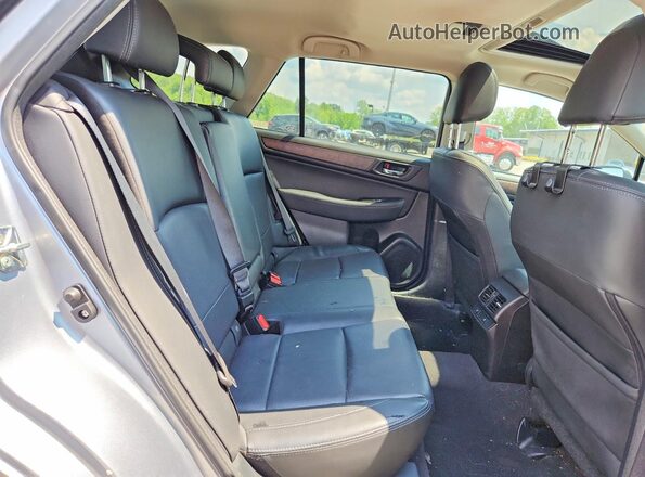 4S4BSAKC0H3226724 2017 SUBARU OUTBACK Silver Rear interior view