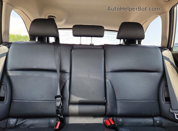 4S4BSAKC0H3226724 2017 SUBARU OUTBACK Silver Rear seats view