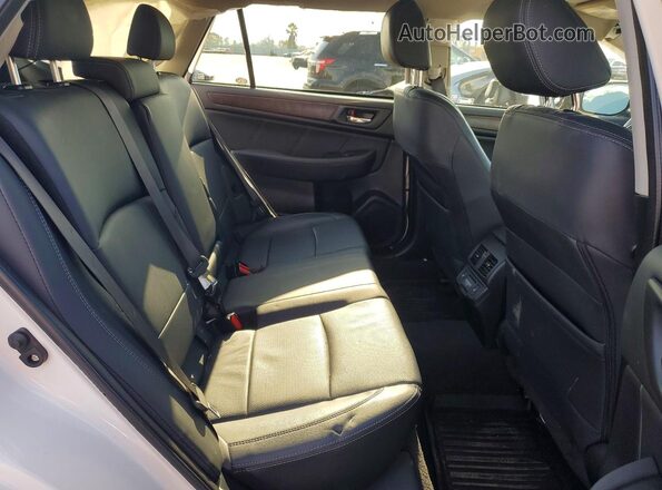 4S4BSANC3J3347846 2018 SUBARU OUTBACK White Вид задньої частини салону
