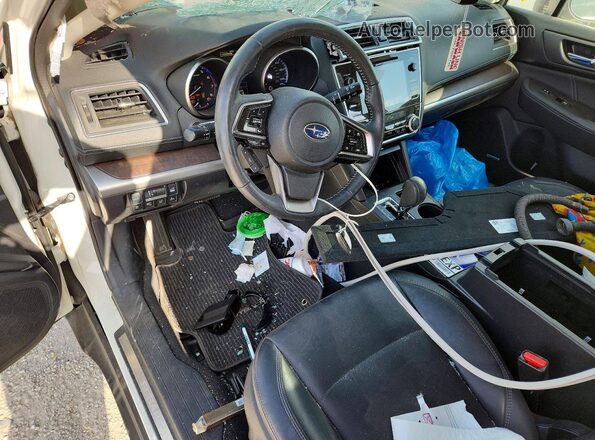 4S4BSANC4K3393655 2019 SUBARU OUTBACK White Widok deski rozdzielczej
