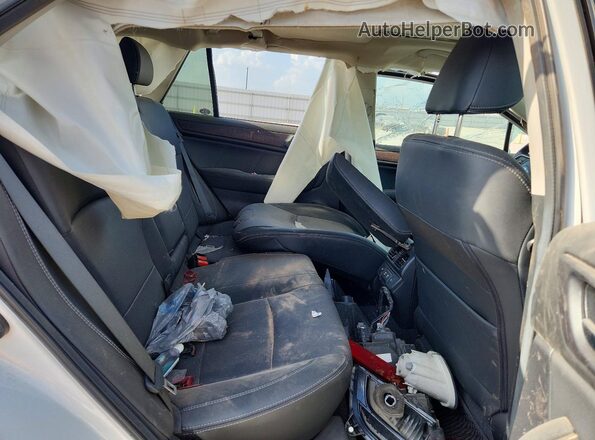 4S4BSANC4K3393655 2019 SUBARU OUTBACK White Widok tylnych siedzeń