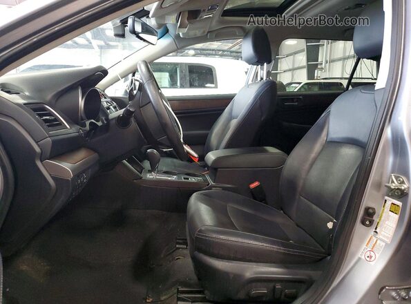 4S4BSANC6H3398204 2017 SUBARU OUTBACK Silver Вид салону спереду