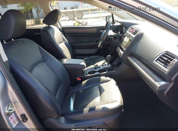 4S4BSANC7H3373604 2017 SUBARU OUTBACK Silver Вид салону спереду