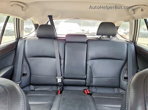 4S4BSANC7K3368443 2019 SUBARU OUTBACK Silver Widok tylnych siedzeń