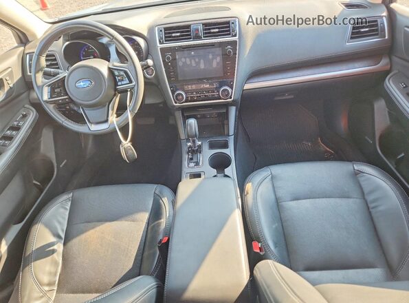 4S4BSANC9K3368993 2019 SUBARU OUTBACK Silver Widok deski rozdzielczej