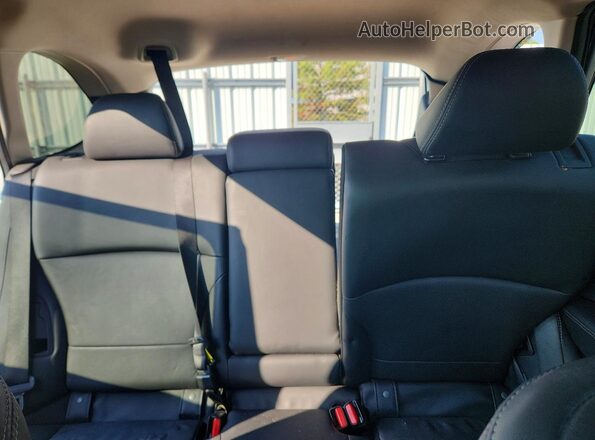 4S4BSANC9K3368993 2019 SUBARU OUTBACK Silver Widok tylnych siedzeń