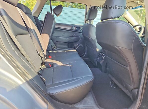 4S4BSANC9K3368993 2019 SUBARU OUTBACK Silver Widok wnętrza z tyłu