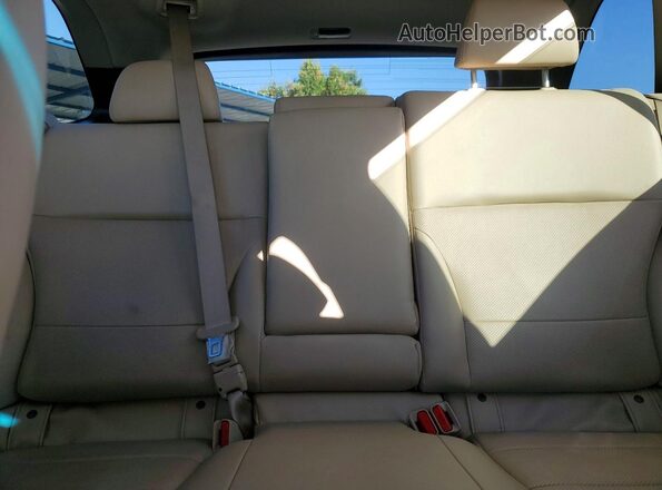 4S4BSANCXJ3240731 2018 SUBARU OUTBACK White უკანა სავარძლების ხედი
