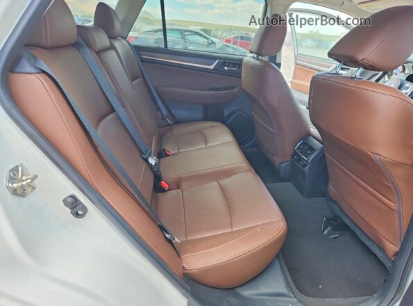 4S4BSATCXH3391436 2017 SUBARU OUTBACK White უკანა სავარძლების ხედი
