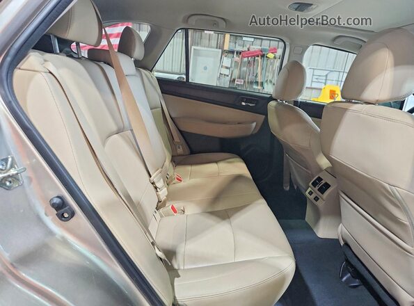 4S4BSBNCXG3311957 2016 SUBARU OUTBACK Gold Widok wnętrza z tyłu