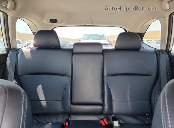 4S4BSENC6J3253029 2018 SUBARU OUTBACK White Widok tylnych siedzeń
