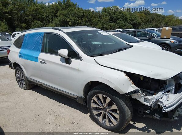 4S4BSETC5J3214144 2018 SUBARU OUTBACK White Rear interior view