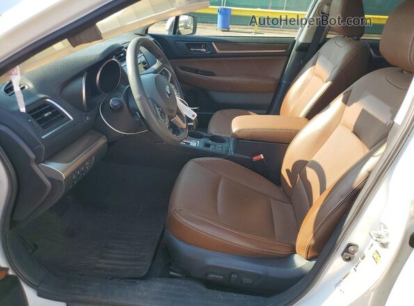 4S4BSETC8H3347653 2017 SUBARU OUTBACK White Front interior view
