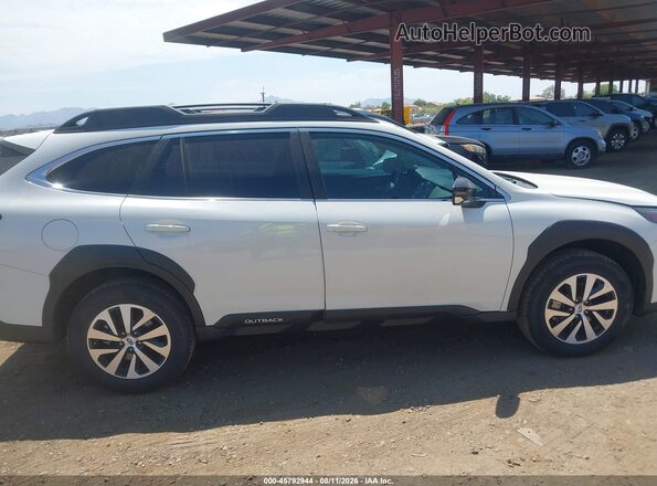 4S4BTADC4P3213113 2023 SUBARU OUTBACK White Rear interior view