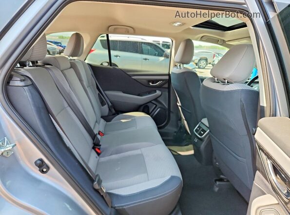 4S4BTAFC4R3179397 2024 SUBARU OUTBACK Серебряный Вид задней части салона