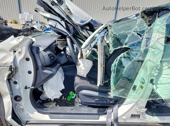 4S4BTAFC6R3291313 2024 SUBARU OUTBACK White წინა სალონის ხედი