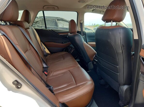 4S4BTAPC4R3284407 2024 SUBARU OUTBACK White უკანა სალონის ხედი