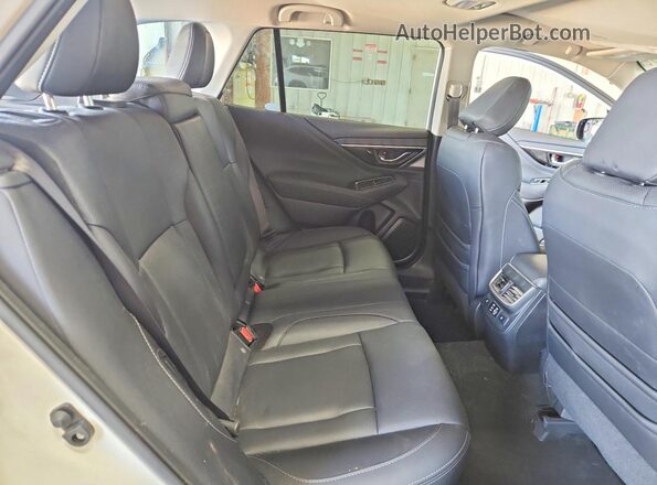 4S4BTGPD1R3247665 2024 SUBARU OUTBACK White Rear interior view