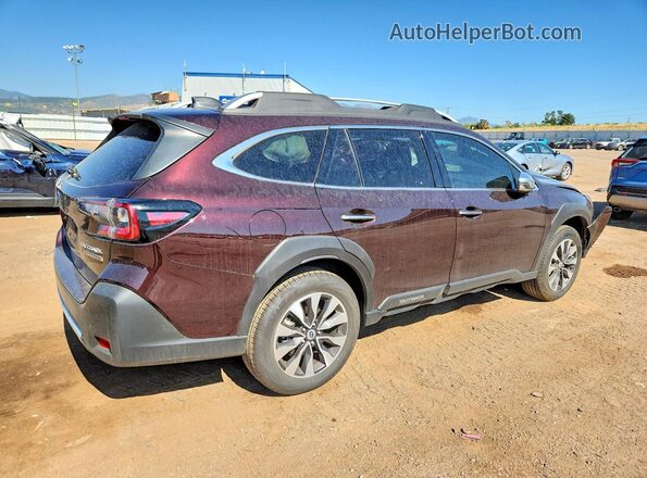 4S4BTGPD7S3304652 2025 SUBARU OUTBACK Burgundy Trasero derecho