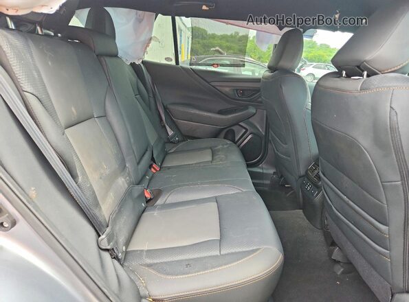4S4BTGSD1R3136136 2024 SUBARU OUTBACK Silver Widok wnętrza z tyłu