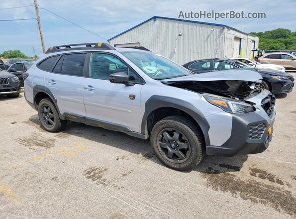 4S4BTGSD1R3136136 2024 SUBARU OUTBACK Silver Przód prawy