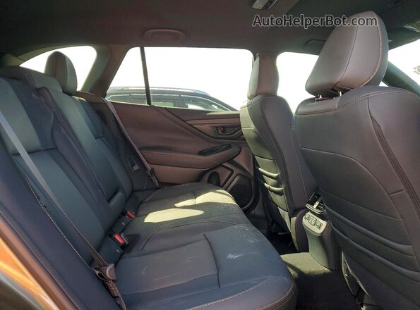 4S4BTGUD0S3321779 2025 SUBARU OUTBACK Green Вид задньої частини салону