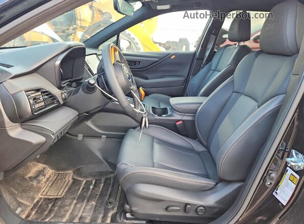 4S4BTGUD5S3235836 2025 SUBARU OUTBACK Black Widok wnętrza z przodu