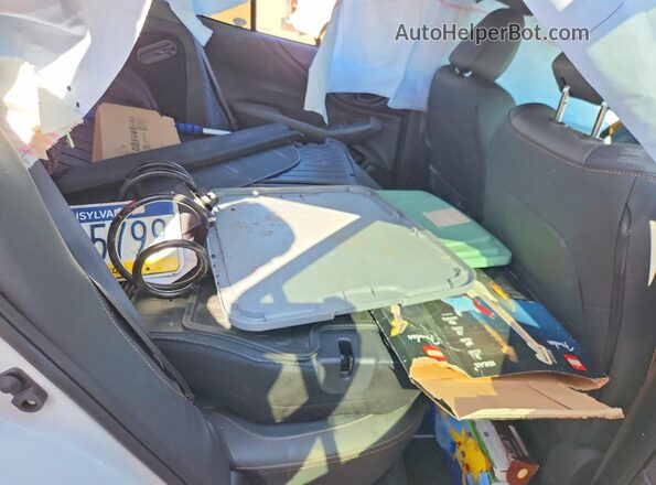 4S4BTGUD7P3104916 2023 SUBARU OUTBACK White Rear interior view