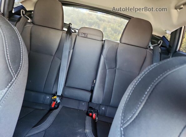 4S4GUHD68T3713338 2026 SUBARU CROSSTREK Silver Vista de los asientos traseros