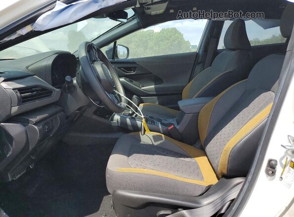 4S4GUHF61R3779834 2024 SUBARU CROSSTREK White Widok wnętrza z przodu