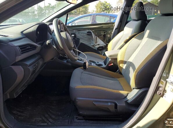 4S4GUHF66S3734068 2025 SUBARU CROSSTREK Green Front interior view