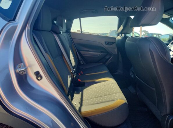 4S4GUHF67S3742566 2025 SUBARU CROSSTREK Silver Widok tylnych siedzeń