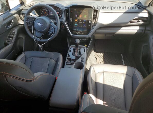 4S4GUHL63T3732770 2026 SUBARU CROSSTREK Silver Vista del salpicadero