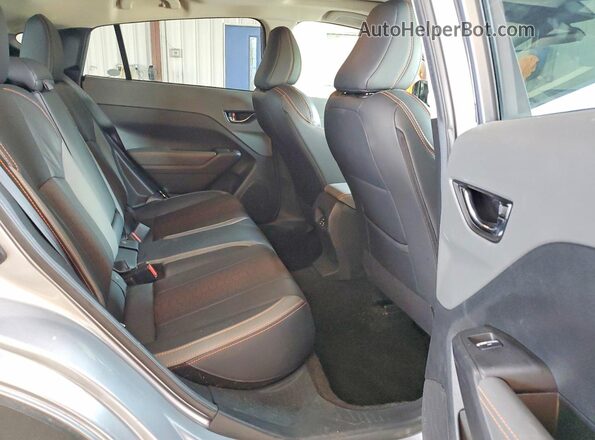 4S4GUHM65R3782397 2024 SUBARU CROSSTREK Silver Widok wnętrza z tyłu