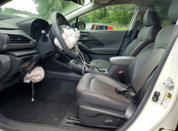 4S4GUHM68R3781910 2024 SUBARU CROSSTREK White Вид салону спереду