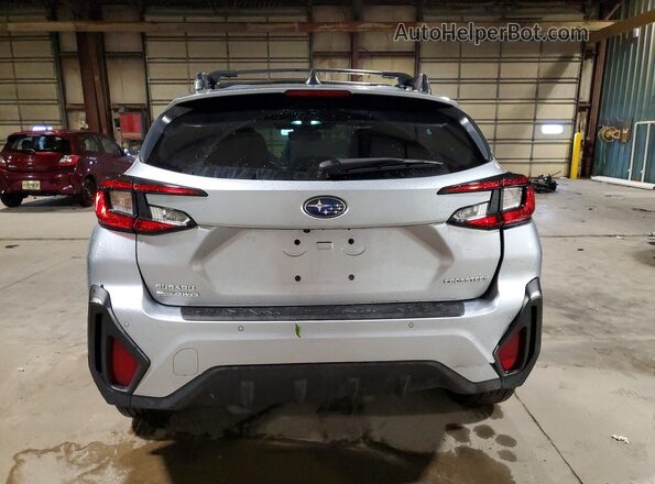 4S4GUHM69R3818768 2024 SUBARU CROSSTREK Silver Widok z tyłu