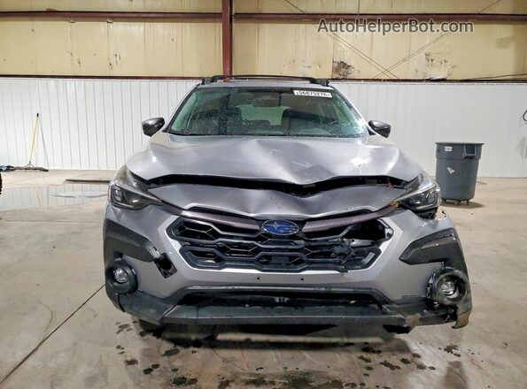 4S4GUHM69R3818768 2024 SUBARU CROSSTREK Silver Widok z przodu