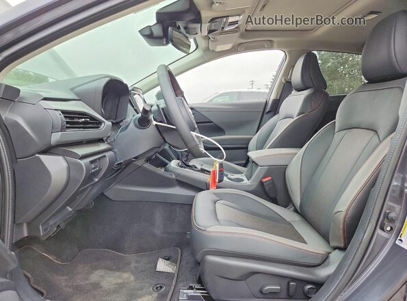 4S4GUHM69T3786704 2026 SUBARU CROSSTREK Charcoal წინა სალონის ხედი