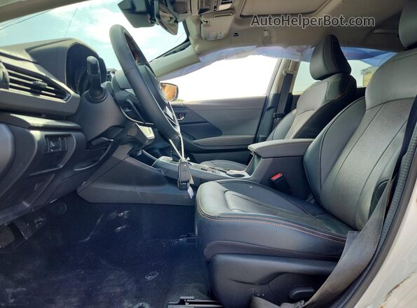 4S4GUHN61R3753977 2024 SUBARU CROSSTREK White Widok wnętrza z przodu