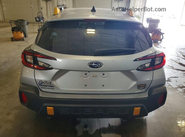 4S4GUHT63R3782321 2024 SUBARU CROSSTREK Silver Rear view