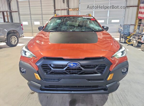 4S4GUHU62R3812147 2024 SUBARU CROSSTREK Orange Front view
