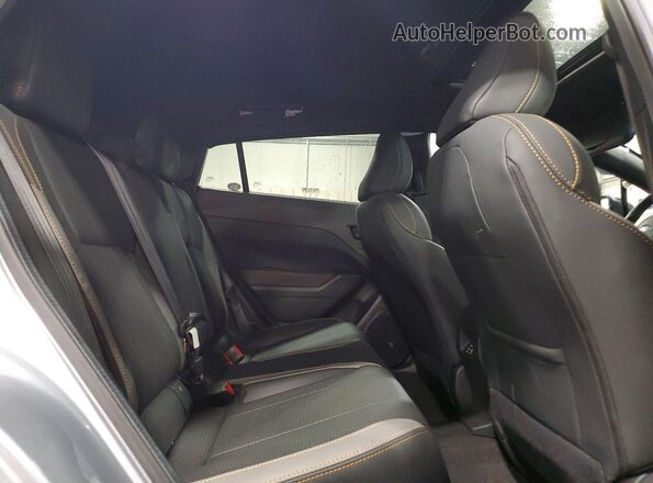 4S4GUHU66R3764068 2024 SUBARU CROSSTREK Silver Widok wnętrza z tyłu