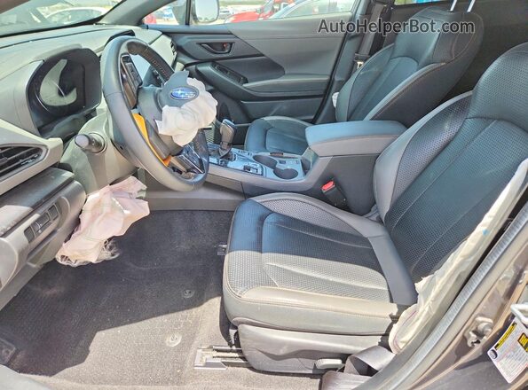 4S4GUHU66R3821580 2024 SUBARU CROSSTREK Gray Widok wnętrza z przodu