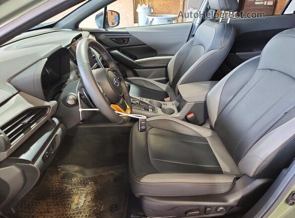 4S4GUHU68R3828112 2024 SUBARU CROSSTREK Green Widok wnętrza z przodu