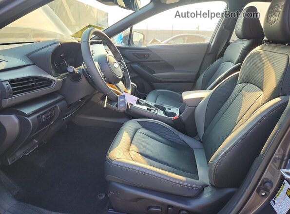 4S4GUHU6XS3753015 2025 SUBARU CROSSTREK Серый Вид салона спереди