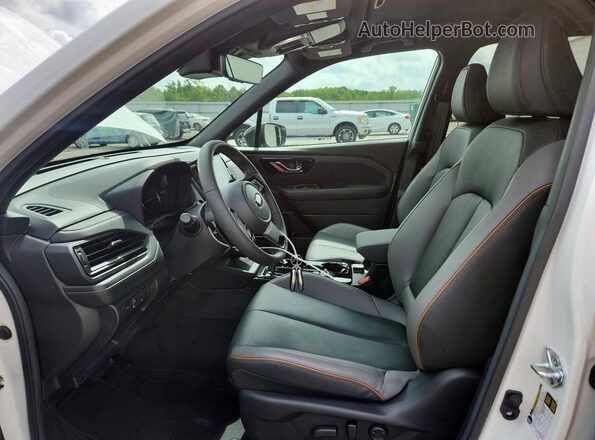 4S4SLDH66T3093900 2026 SUBARU FORESTER White Widok wnętrza z przodu