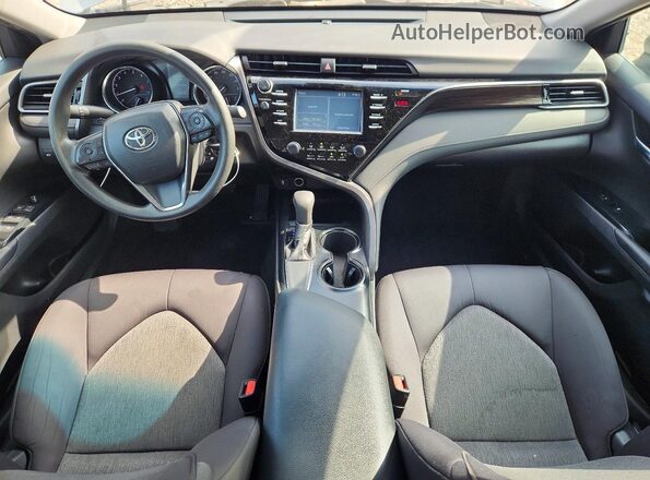4T1B11HK0KU690695 2019 TOYOTA CAMRY Серебряный Вид панели приборов