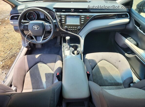 4T1B11HK2JU077315 2018 TOYOTA CAMRY Gray Widok deski rozdzielczej