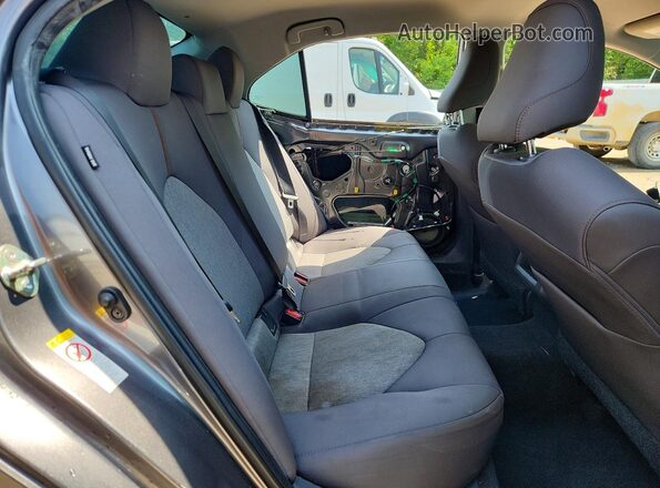 4T1B11HK2JU077315 2018 TOYOTA CAMRY Gray Widok tylnych siedzeń