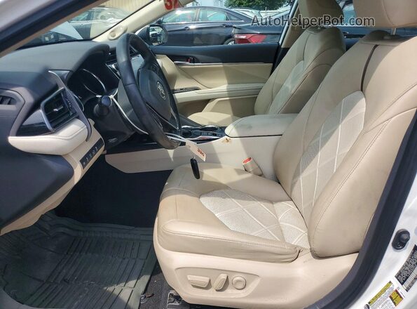 4T1B11HK3KU701639 2019 TOYOTA CAMRY White წინა სალონის ხედი
